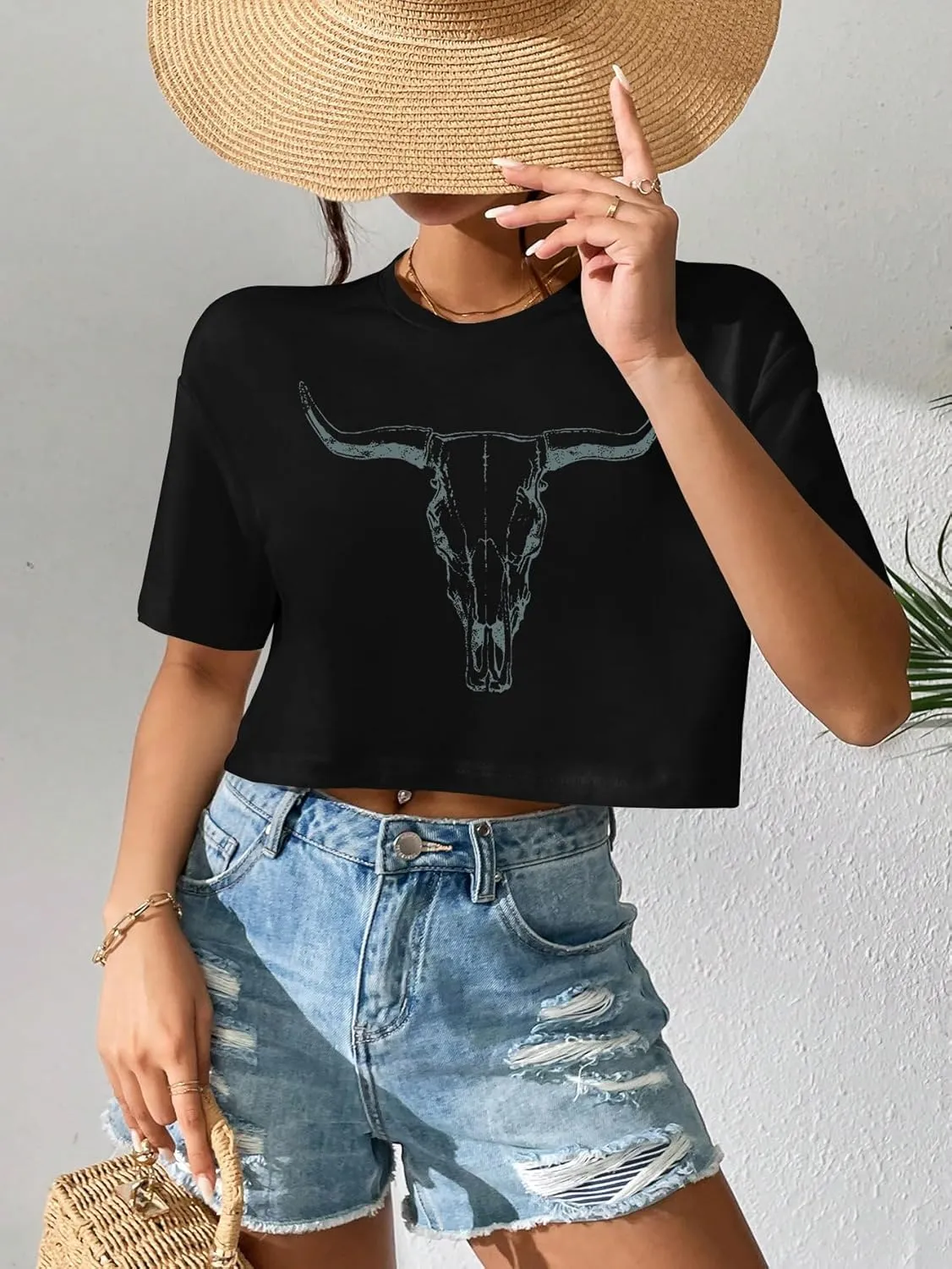Women Cow Crop Tops Western Cowgirls Graphic T-Shirt Vintage Rodeo Cow Skull Country Concert Tees Tops